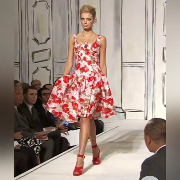 *$5,000 OSCAR DE LA RENTA STUNNING WHT RED PINK FLORAL SILK RUNWAY DRESS US 10 - Picture 2 of 13